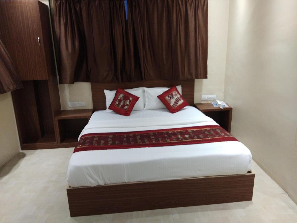 Rk Hotel-near Grant Road Railway Station Hotel