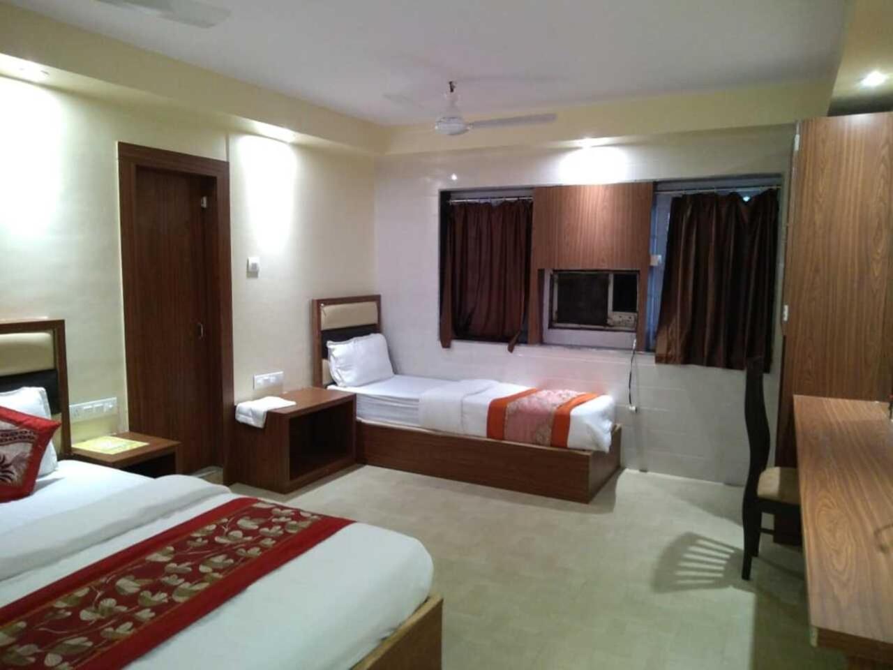 Rk Hotel-near Grant Road Railway Station Hotel