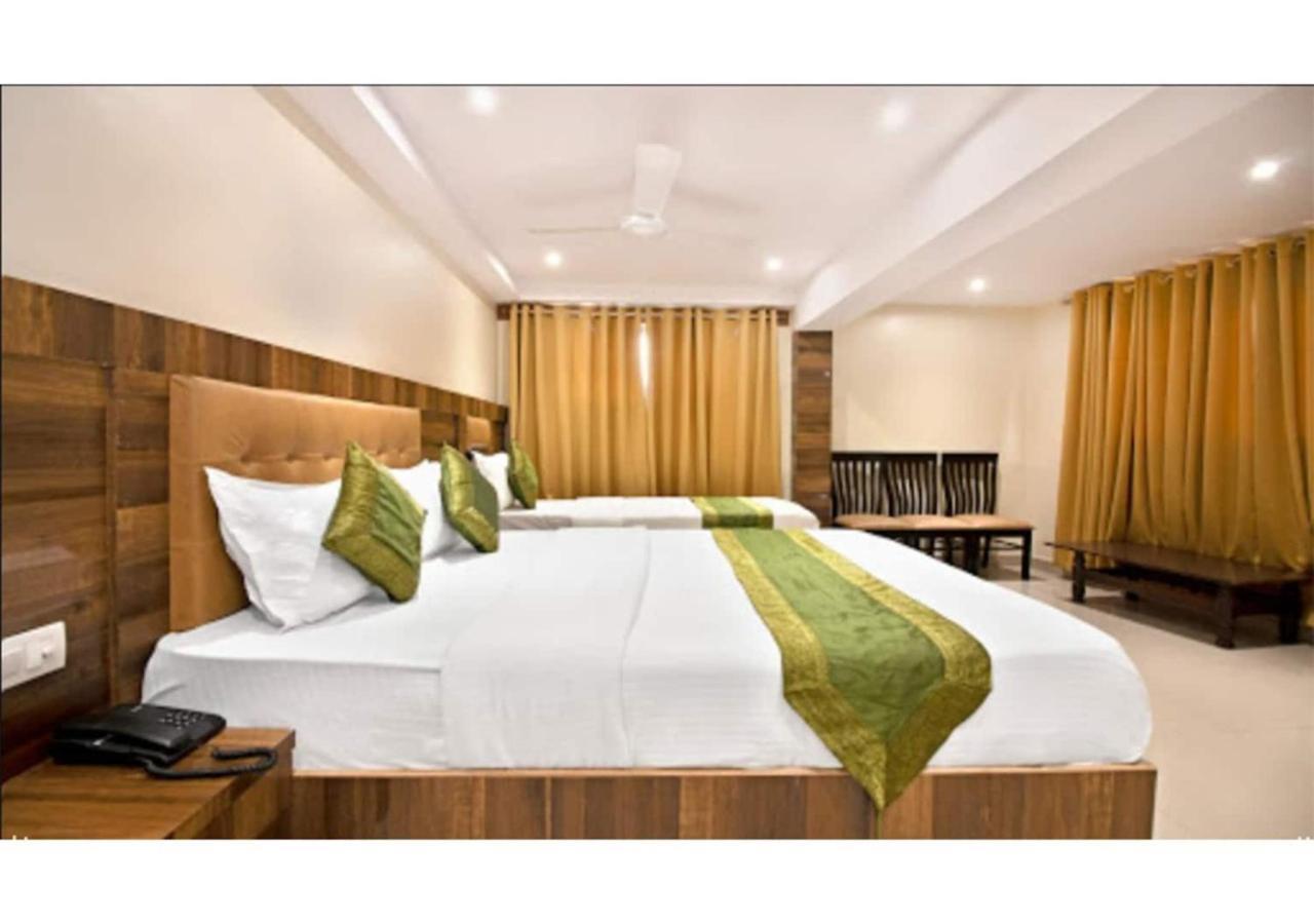 Rk Hotel-near Grant Road Railway Station Hotel 2*