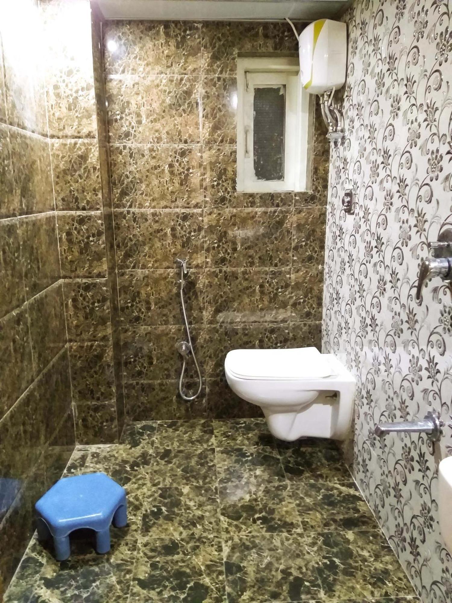 Rk Hotel-near Grant Road Railway Station Hotel