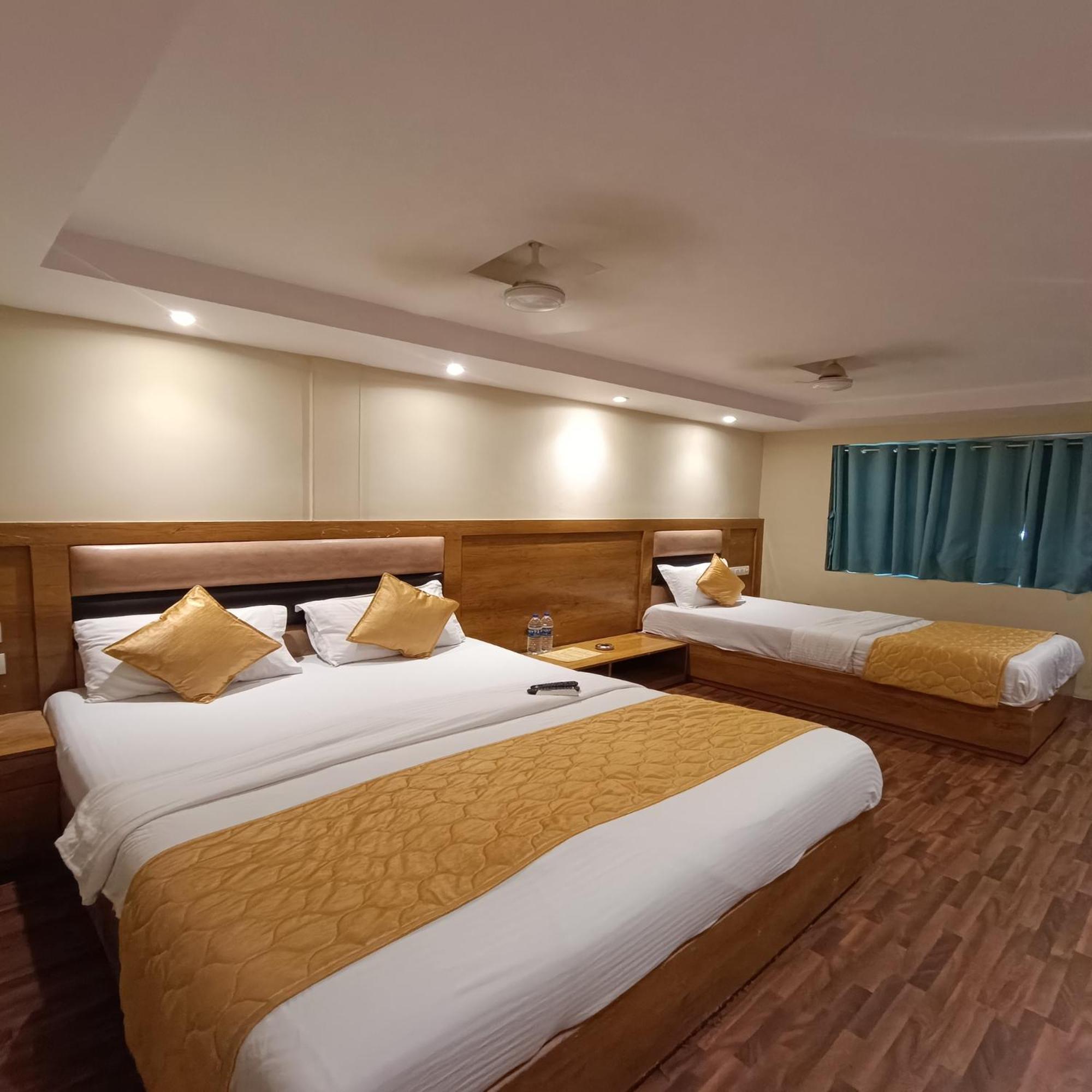 Hotel Rk Hotel-near Grant Road Railway Station 2*