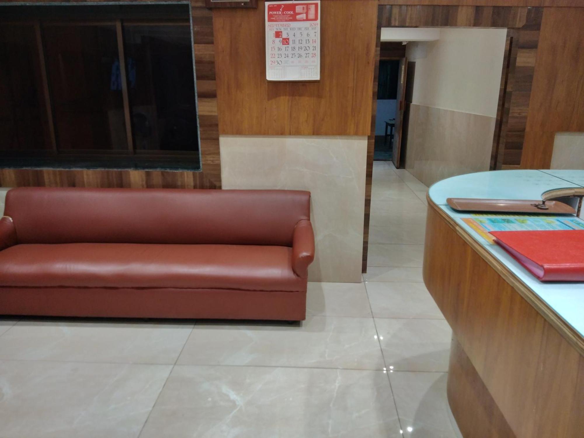 Rk Hotel-near Grant Road Railway Station
