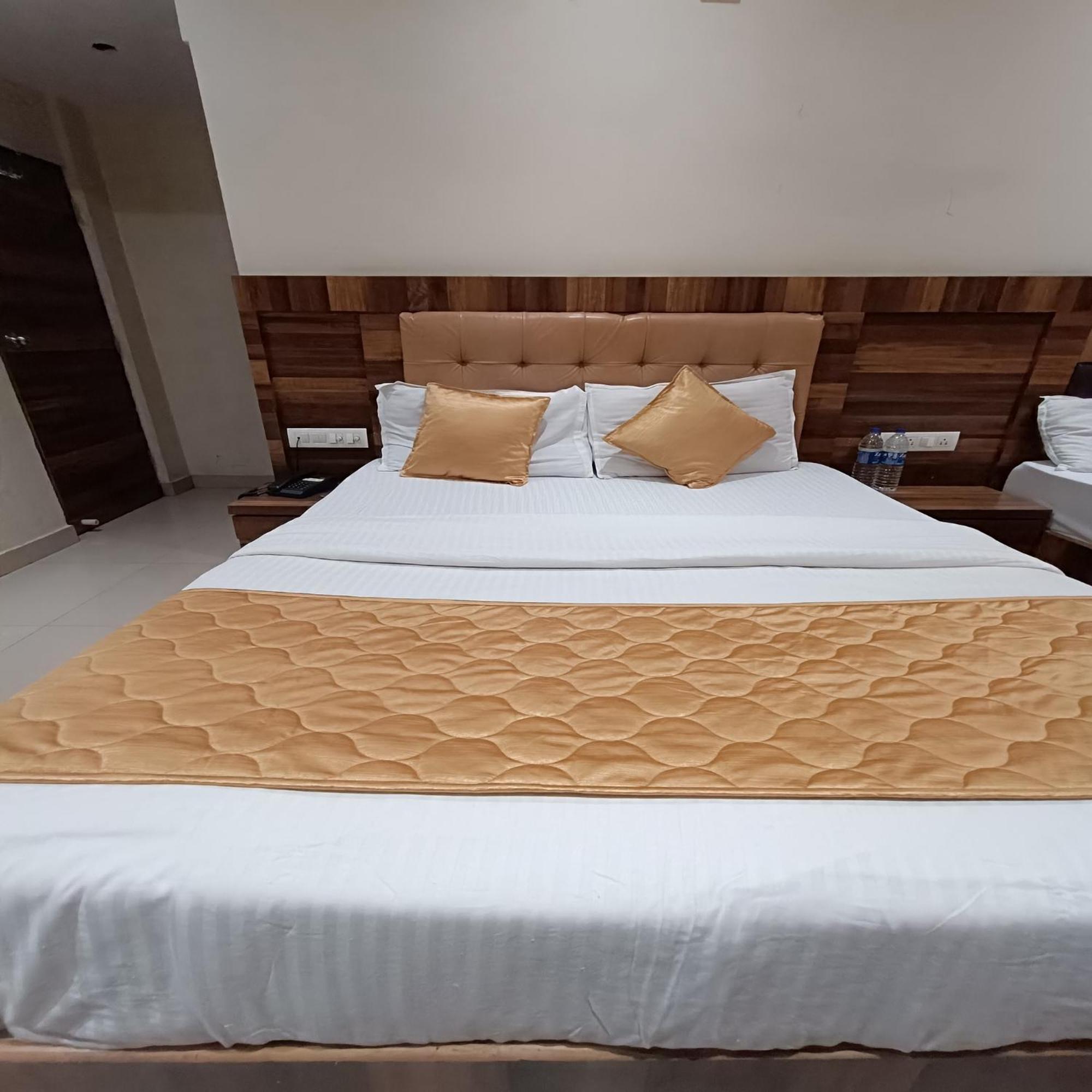 Hotel Rk Hotel-near Grant Road Railway Station